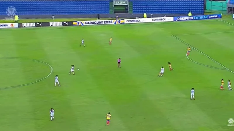 Jugadoras de la Selección Argentina femenina Sub 17 celebrando un gol en el Sudamericano
