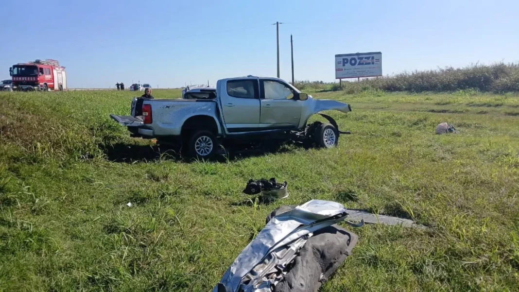 Ilustración simbólica de un balón de fútbol con un lazo negro, en referencia a la suspensión de la jornada deportiva.