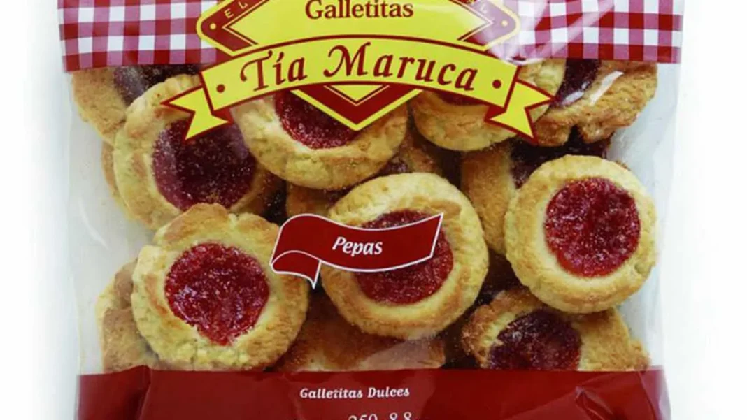 Paquete de galletitas Tía Maruca sobre una mesa