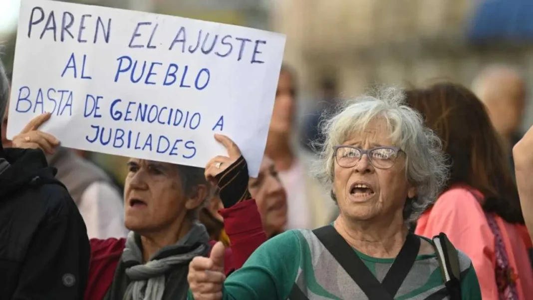 Gráfico comparativo de la pérdida de poder adquisitivo de las jubilaciones mínimas frente a la inflación