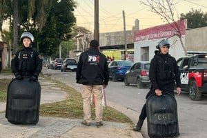Agentes de la PDI durante allanamientos en el norte de Santa Fe