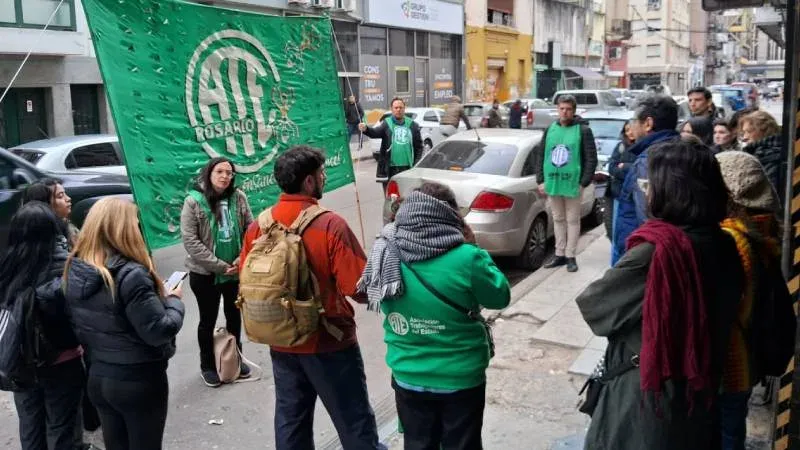 Protesta de ATE frente a la Secretaría de Niñez en Rosario