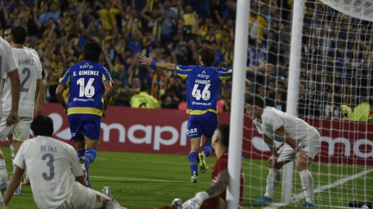 Jugadores de Rosario Central celebrando un gol en el Gigante de Arroyito