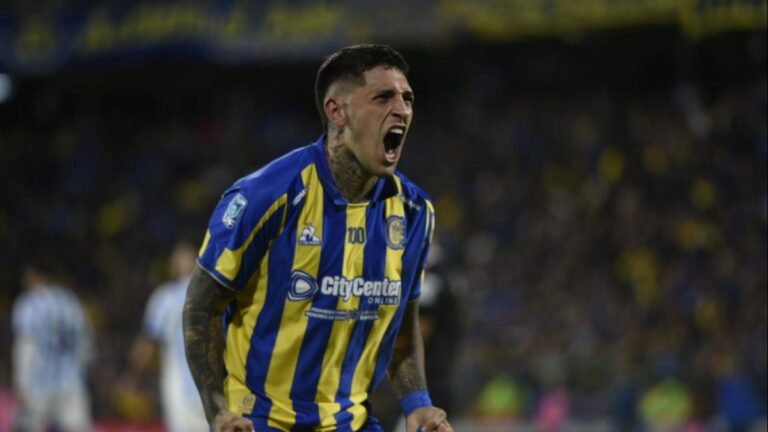 Jugadores de Rosario Central celebrando el gol de Copetti en el Gigante de Arroyito