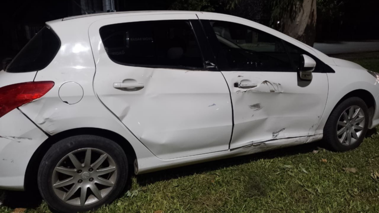 Ambulancia del SIES en la escena del choque en Funes