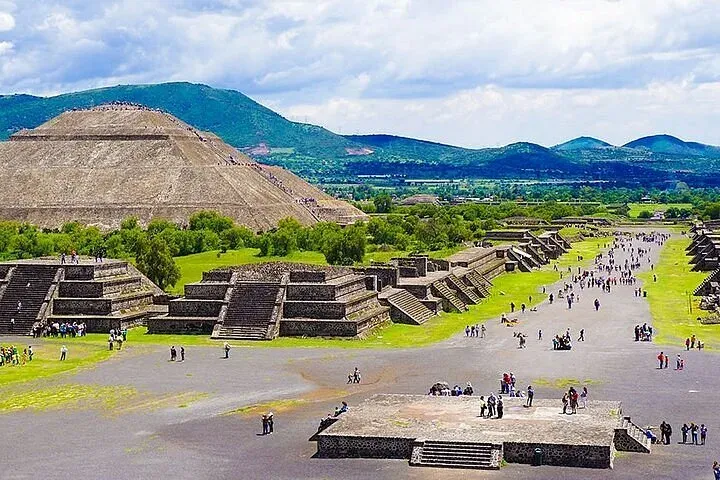 Vista del Zócalo y la Catedral Metropolitana en Ciudad de México