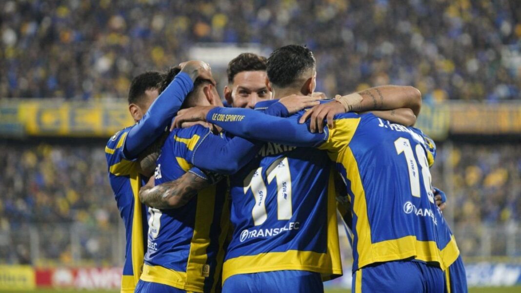 Jugadores de Rosario Central celebran un gol en la Copa Libertadores