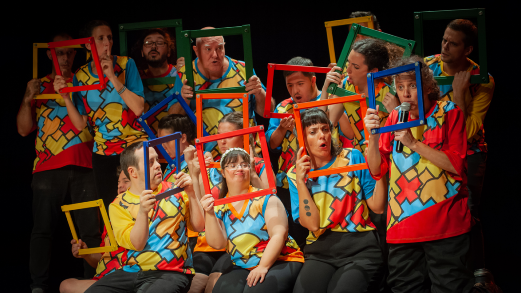 Elenco inclusivo de la obra YO SOMOS de Red Radamés en el Teatro del Rayo de Rosario