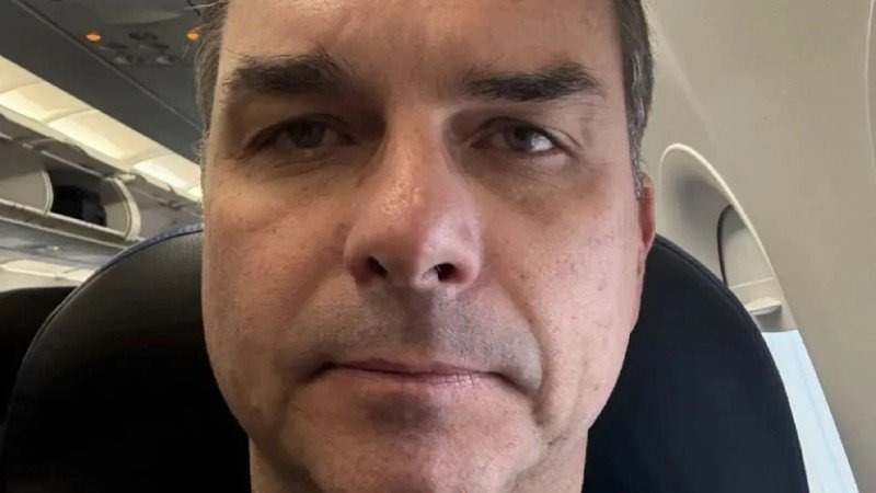 Flávio Bolsonaro en evento de campaña