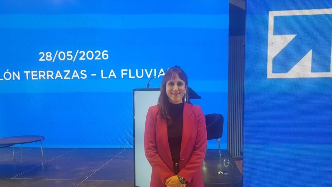 Florencia Iglesias, economista del Consejo Federal de Inversiones, durante su exposición en el encuentro Fabricar futuro en Rosario