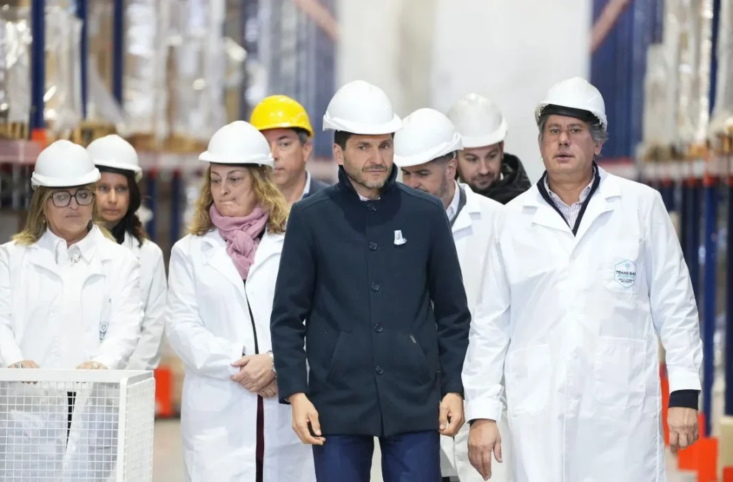 Inauguración del depósito logístico en Ciudad Industria, Funes, con autoridades provinciales y municipales