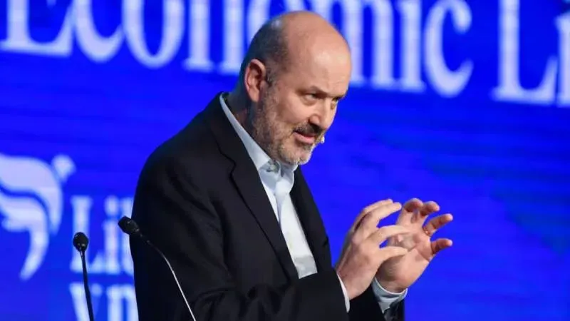 Ministro Federico Sturzenegger anunciando el proyecto de Ley Hojarasca