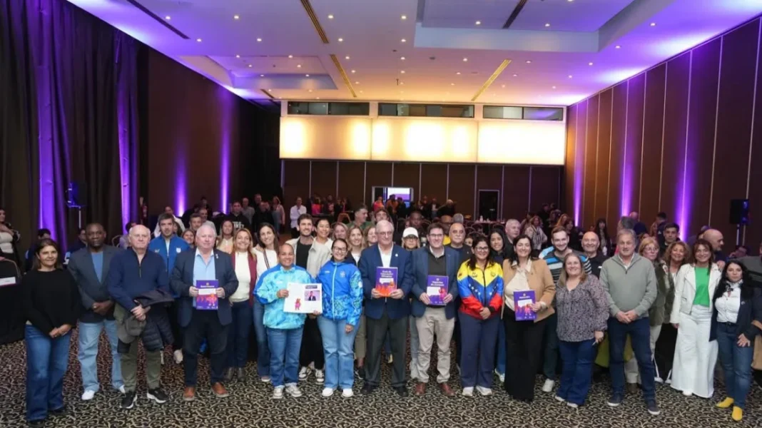 Presentación de la propuesta pedagógica Vivamos los Juegos en la escuela en Rosario, con autoridades provinciales y deportivas
