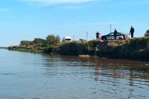 Operativo policial en la costa de Sauce Viejo tras hallazgo de cuerpo en el río Coronda