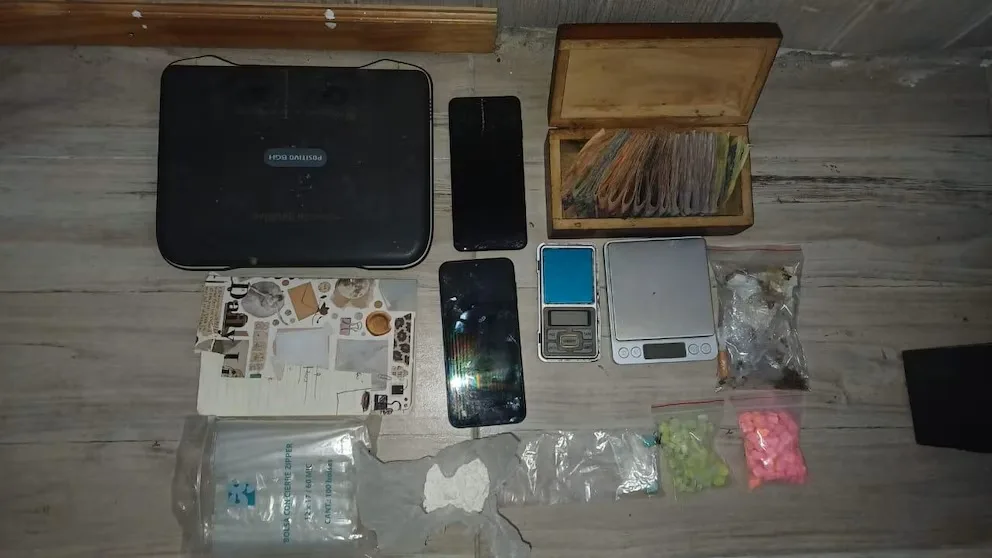 Vehículo de alta gama secuestrado durante allanamientos por narcotráfico en Roldán