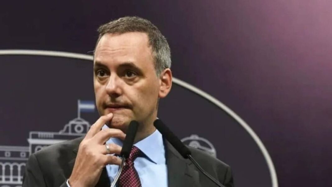 Manuel Adorni en una conferencia de prensa