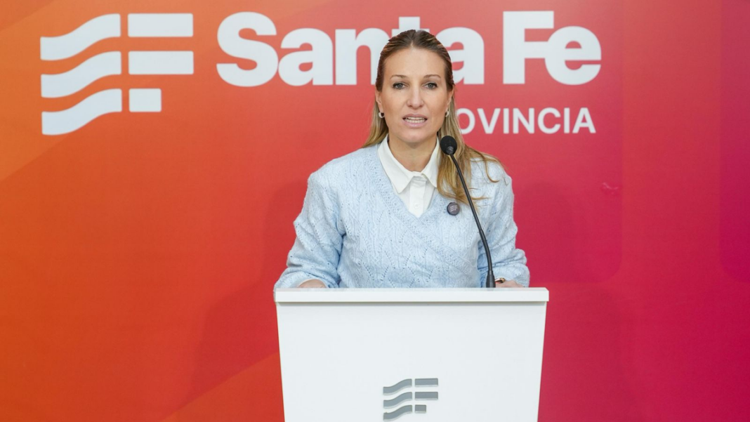 Conferencia de prensa de Virginia Coudannes en la Casa Gris de Santa Fe