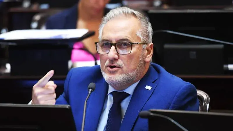 Legisladores santafesinos presentan proyectos para pymes y desendeudamiento familiar