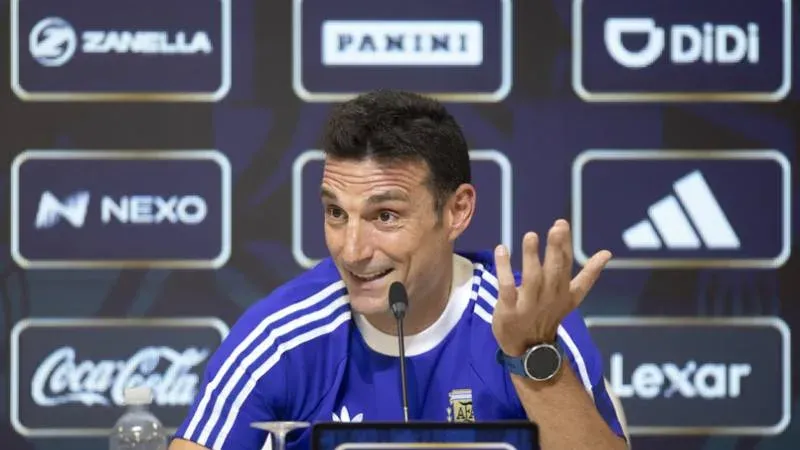 Lionel Scaloni en conferencia de prensa hablando sobre la prelista para el Mundial 2026