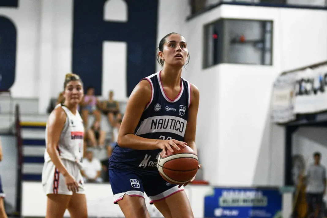 Partido de básquet femenino entre Náutico y Talleres