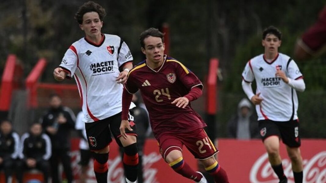 Jugadores de Newell's sub-17 durante un partido del torneo Canteras de América en el predio de Bella Vista