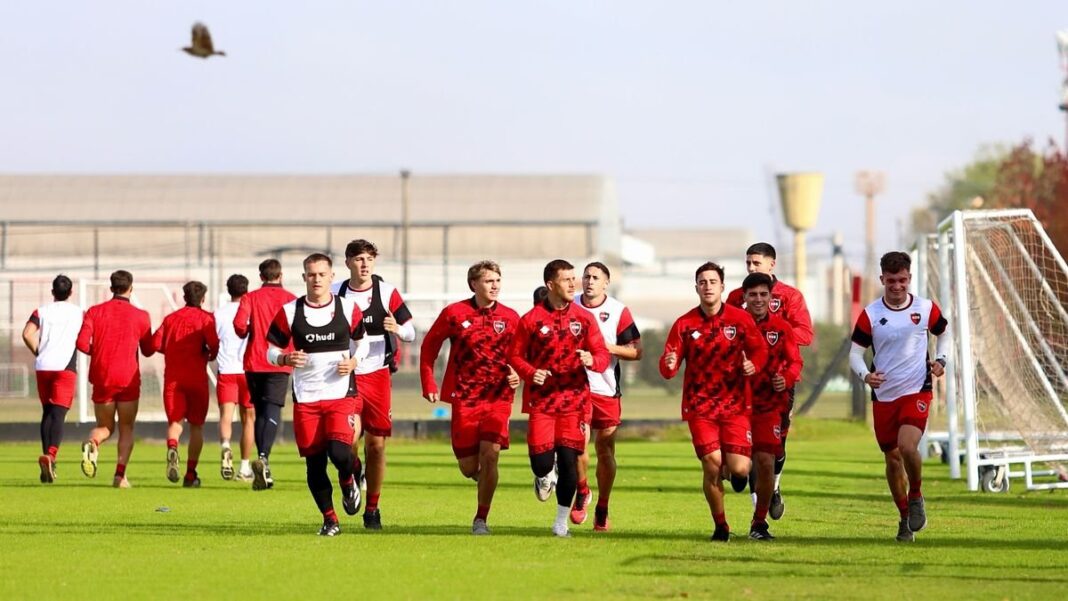 Jugadores de Newell's entrenando en el Centro de Entrenamiento Jorge Griffa