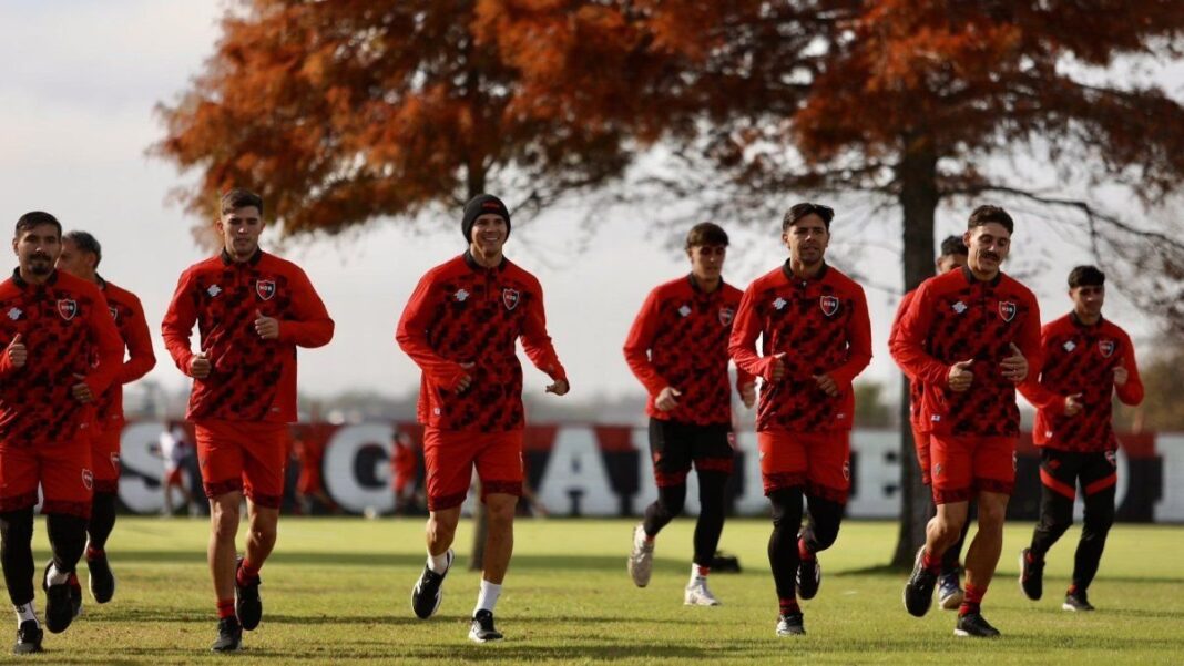 Jugadores de Newell's Old Boys entrenando en el complejo Bella Vista