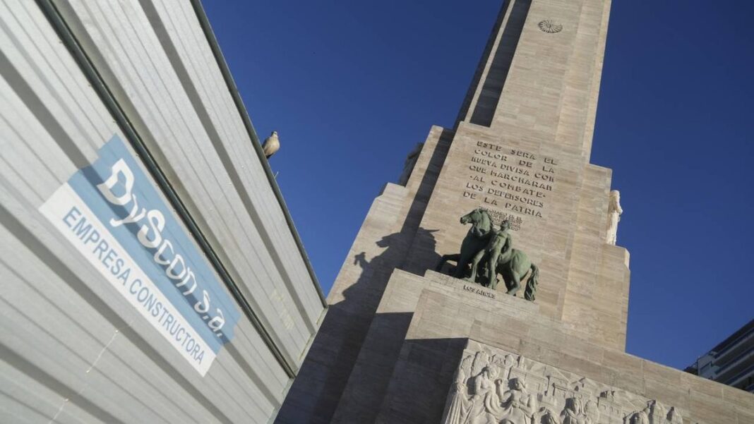 Vista del Monumento a la Bandera en Rosario con trabajos de refacción
