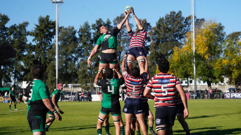 Jugadores de Santa Fe Rugby celebrando una victoria ante Duendes en el Regional del Litoral