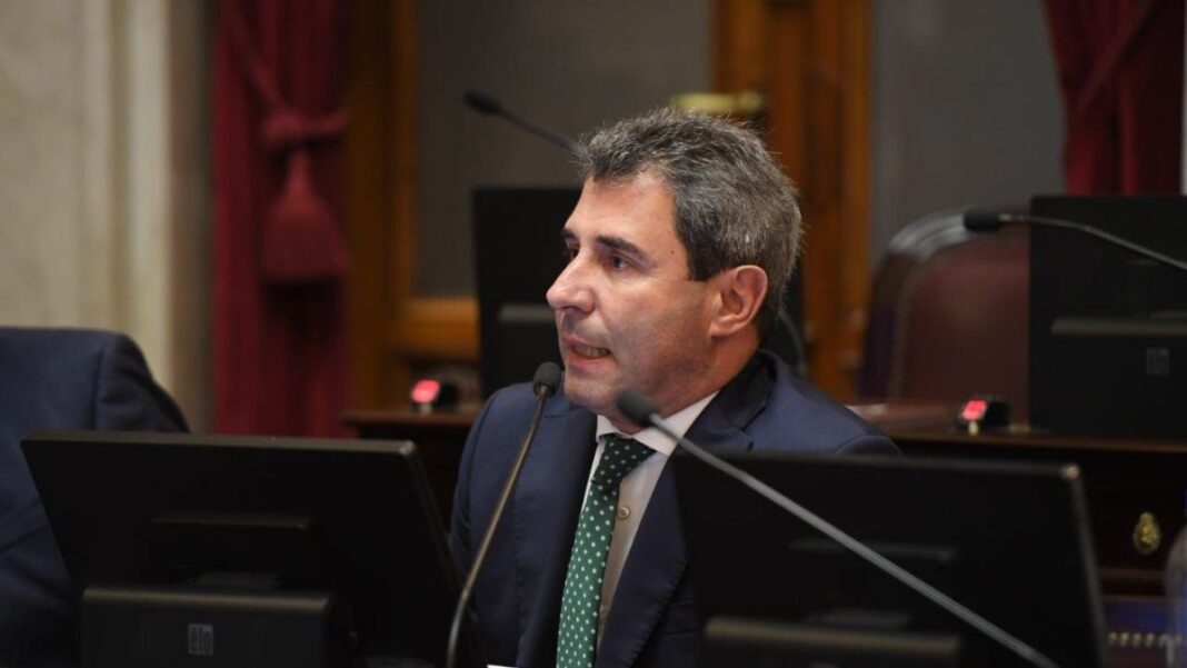Sergio Uñac en entrevista anunciando su precandidatura presidencial