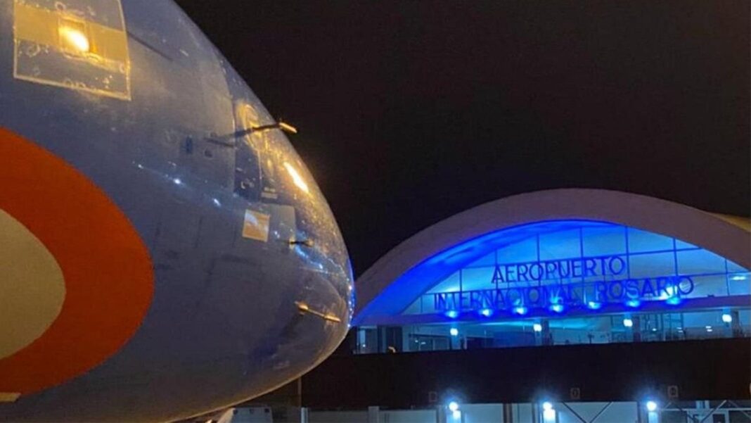 Avión de Copa Airlines en aeropuerto
