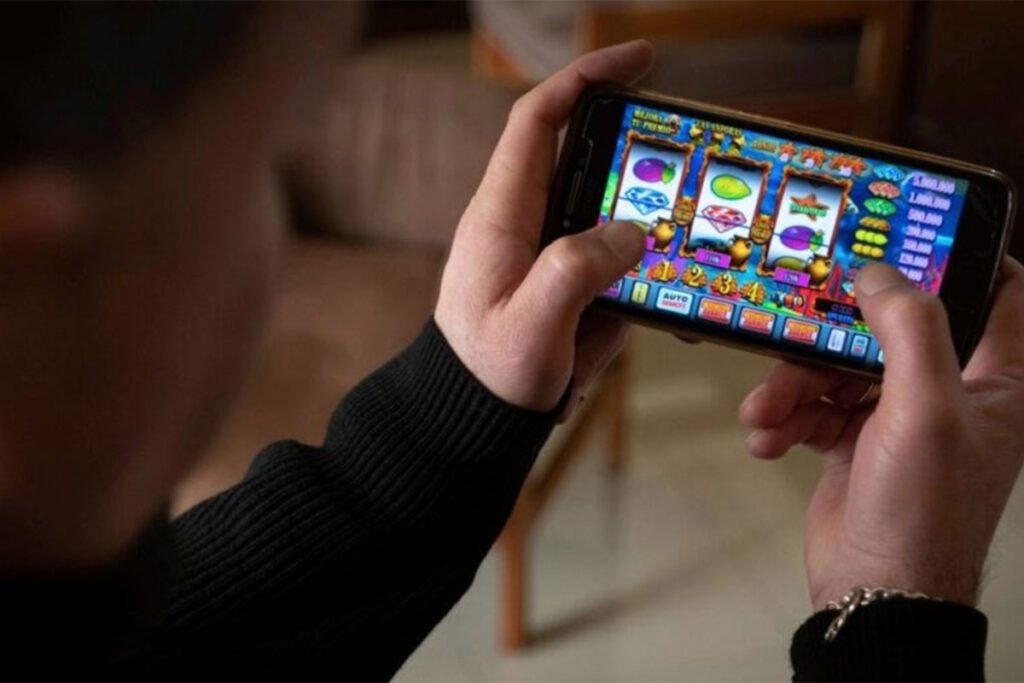 Adolescentes usando celulares en un aula con carteles de apuestas deportivas de fondo