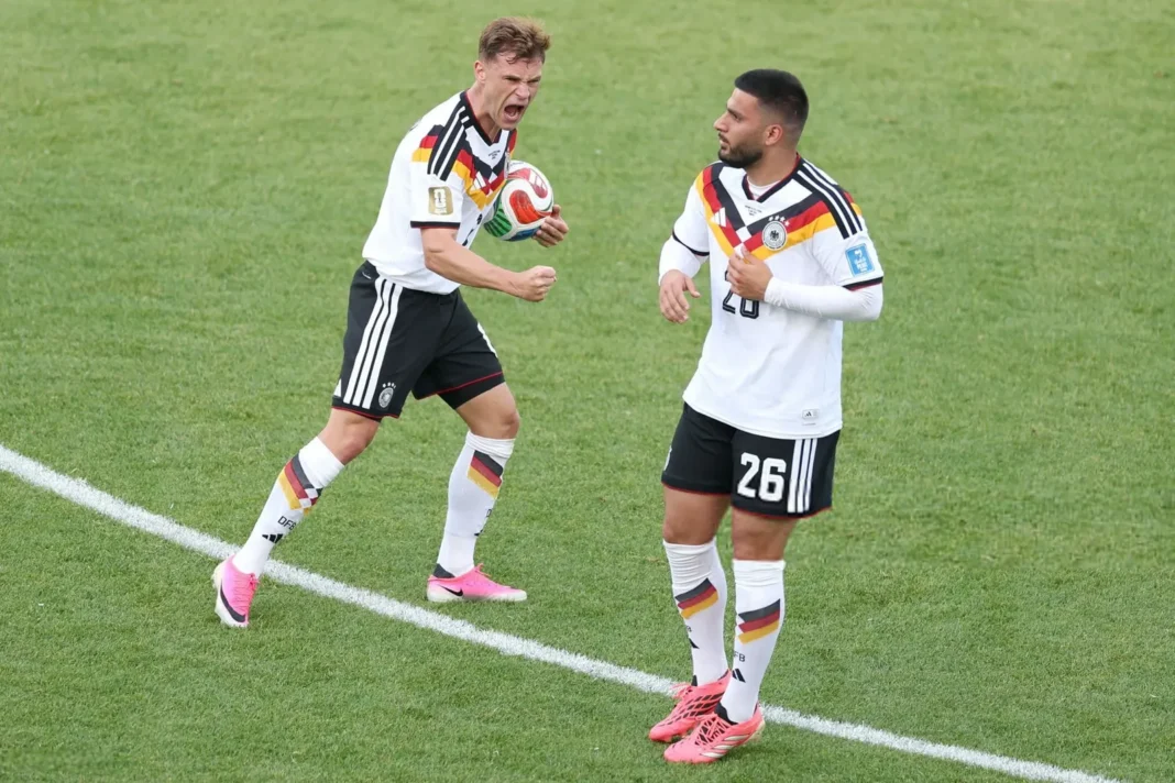 Jugadores de Alemania celebran un gol en el Estadio de Toronto