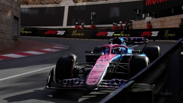 Franco Colapinto con el auto de Alpine en el circuito de Mónaco
