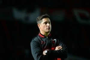 Ezequiel Medrán dirige la práctica de Colón en el predio del club