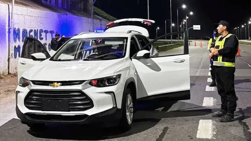 Vehículo Chevrolet Tracker blanco sin chapa patente en ruta nacional 34