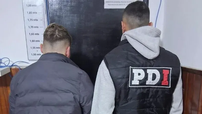 Policía de Investigaciones en la zona del siniestro vial en la ruta S26 entre Casilda y Carcarañá
