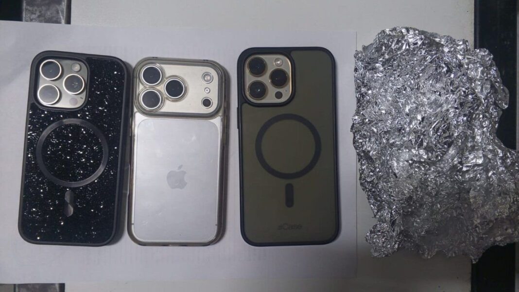 Allanamiento policial en La República al 6900, Rosario, por robo de iPhones