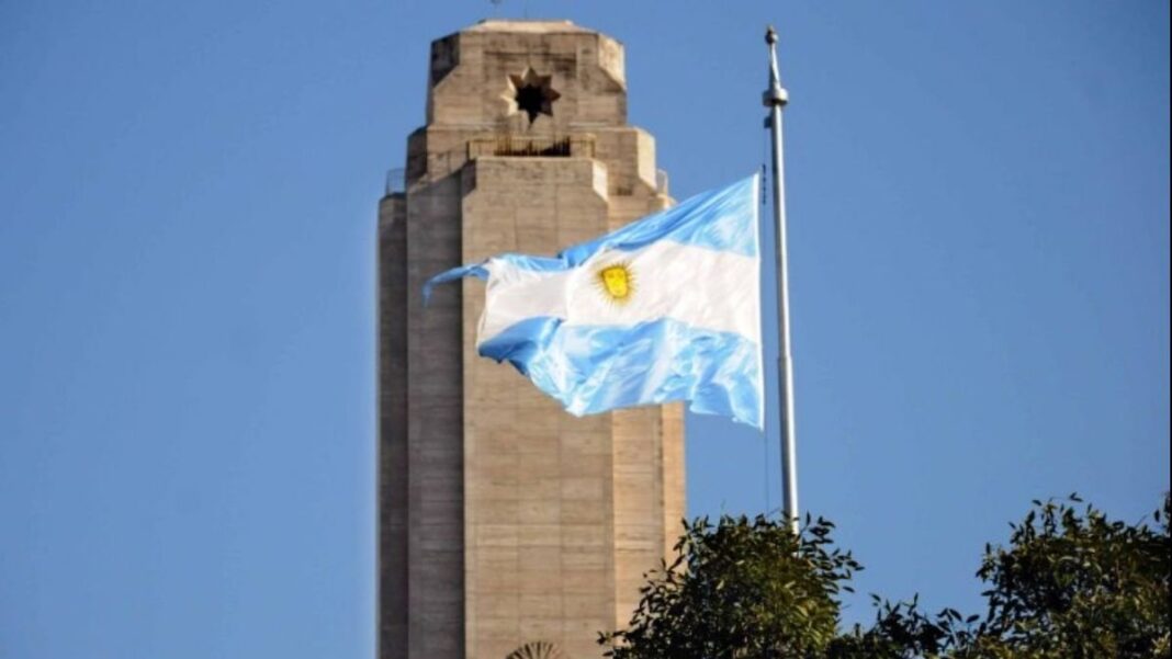 Monumento a la Bandera en Rosario durante el Día de la Bandera
