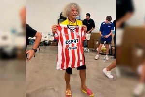 Dunga, Mario Yepes y el Pibe Valderrama con camisetas de Unión