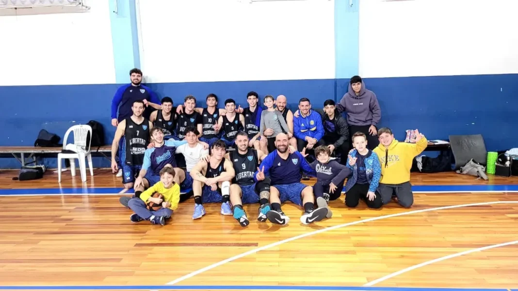 Partido de básquet entre Echesortu y Talleres de Arroyo Seco en Arroyo Seco