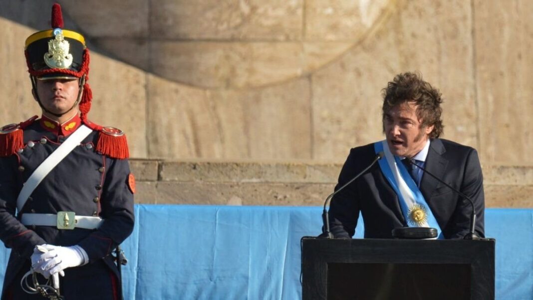 Monumento a la Bandera en Rosario durante el acto del Día de la Bandera