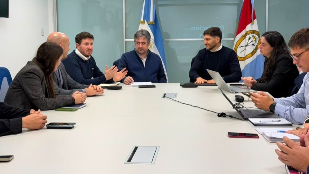 Federico Angelini junto al gobernador Maximiliano Pullaro y el ministro Pablo Cococcioni