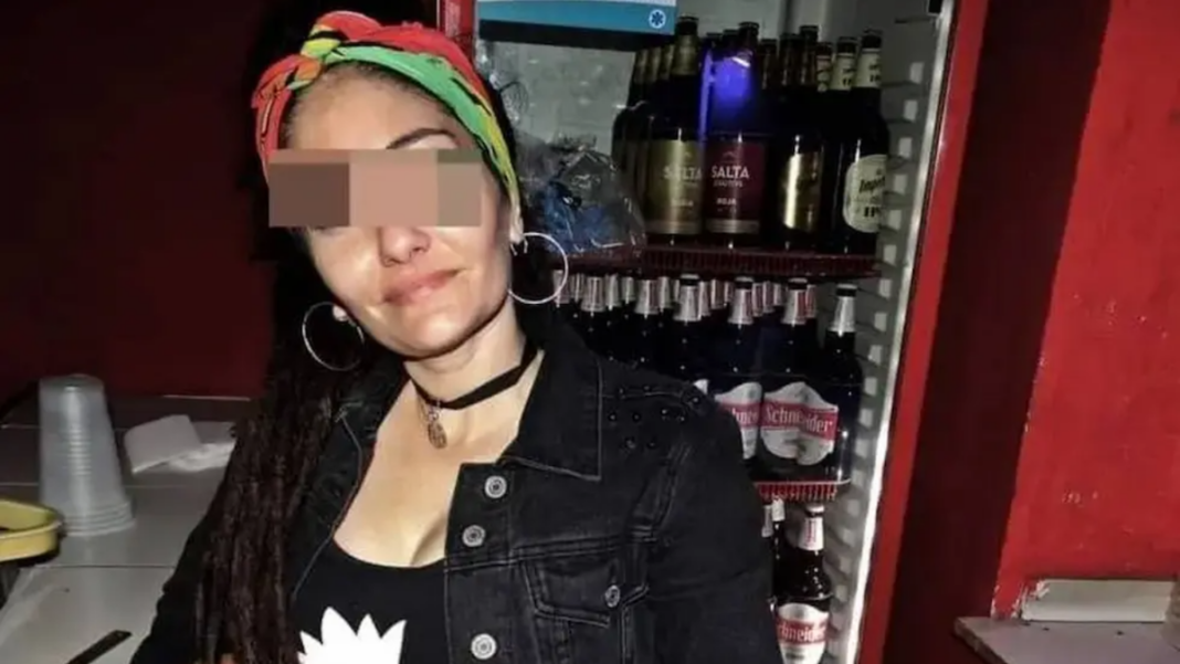Ford Ka negro utilizado en el traslado del cuerpo de Agostina Vega
