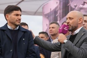 Gobernador Maximiliano Pullaro en el stand del Gobierno Provincial en Agroactiva 2026