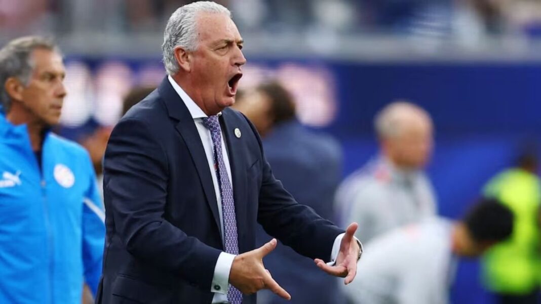 Gustavo Alfaro director técnico de Paraguay durante el partido contra Estados Unidos en el Mundial 2026