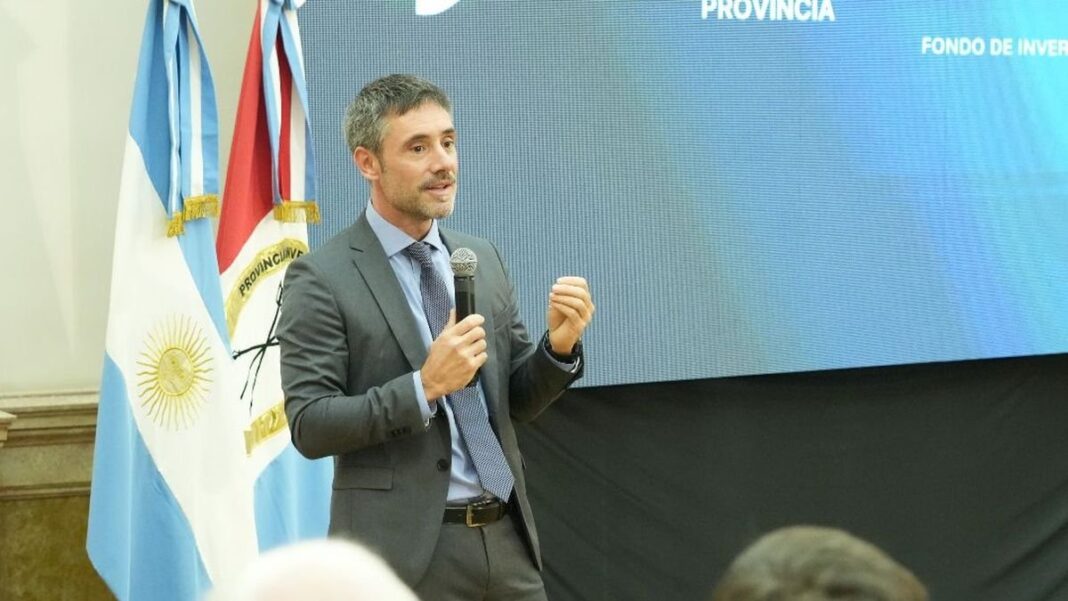 Ignacio Lamothe junto al gobernador de Santa Fe, Maximiliano Pullaro, y los ministros de Economía, Pablo Olivares, y de Producción, Gustavo Puccini