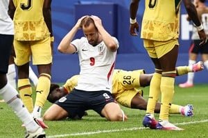 Jugadores de Inglaterra y Ghana durante el partido en el Gillette Stadium