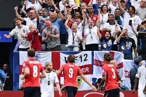 Jugadores de Inglaterra celebrando un gol ante Panamá en el MetLife Stadium