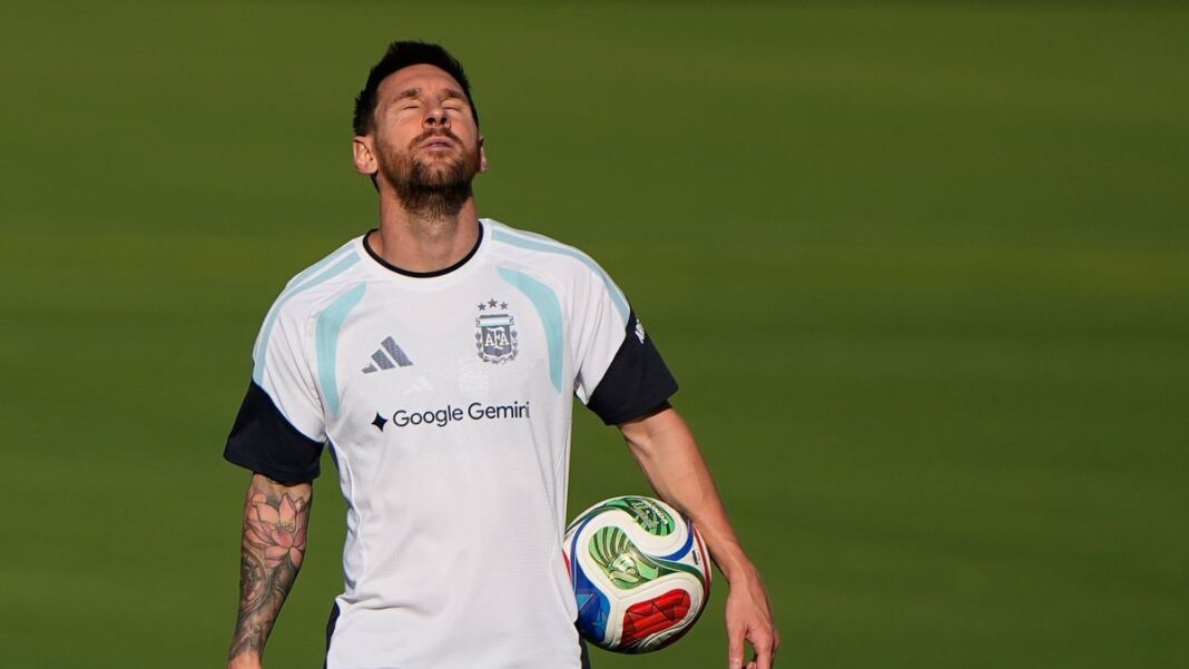 Jugadores de la selección argentina de fútbol en un partido de preparación para el Mundial 2026